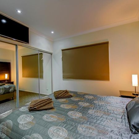 Western Downs Motor Inn Miles Exteriör bild