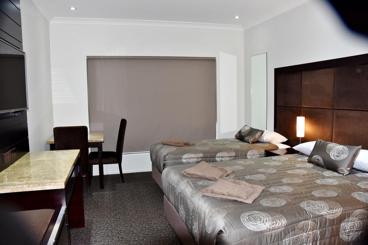 Western Downs Motor Inn Miles Exteriör bild