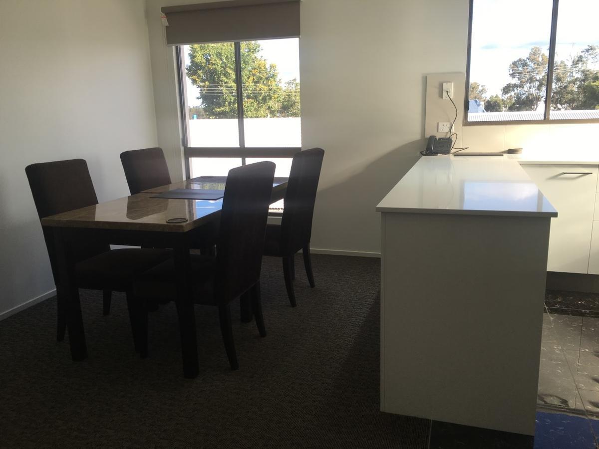 Western Downs Motor Inn Miles Exteriör bild