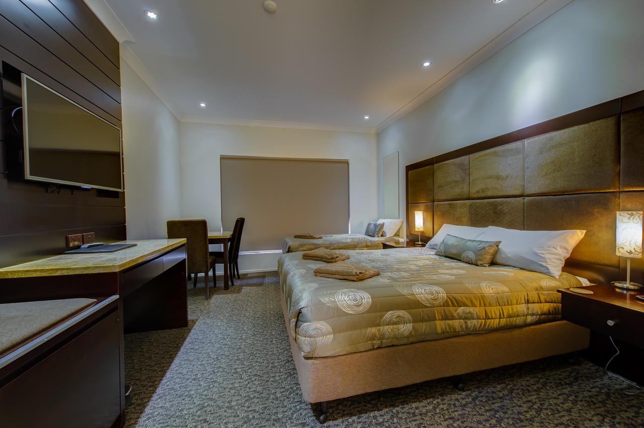 Western Downs Motor Inn Miles Exteriör bild