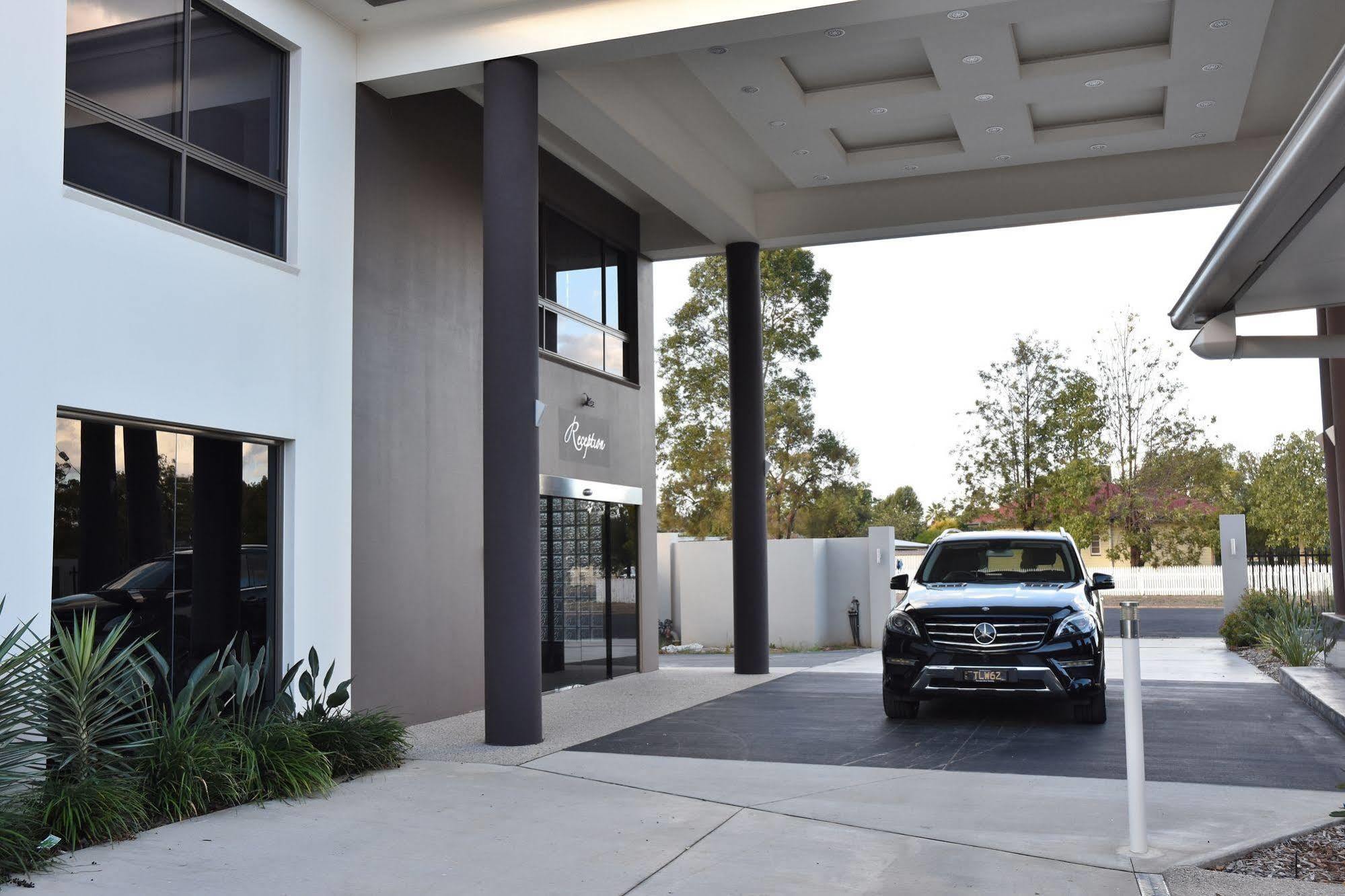 Western Downs Motor Inn Miles Exteriör bild