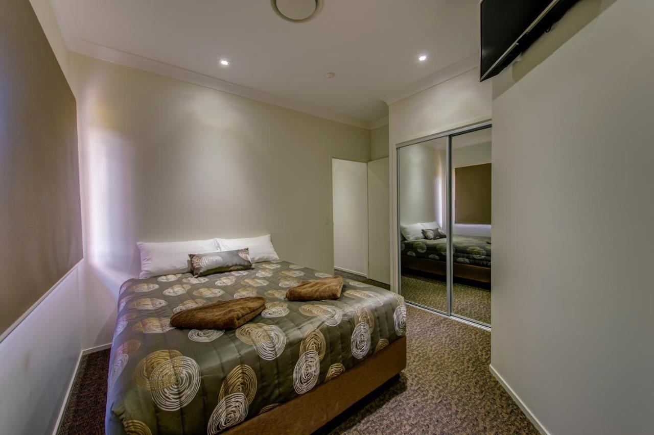 Western Downs Motor Inn Miles Exteriör bild