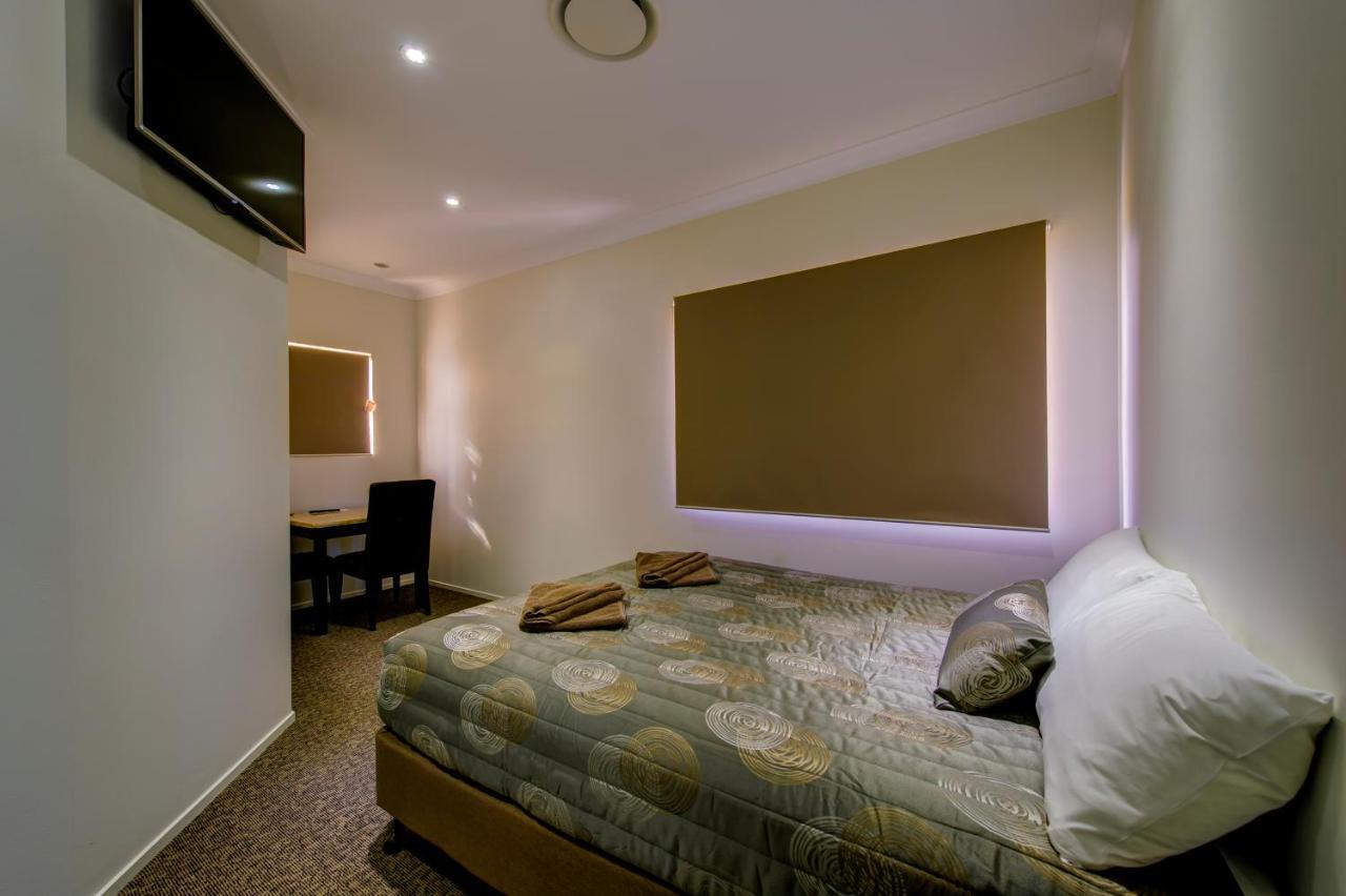 Western Downs Motor Inn Miles Exteriör bild